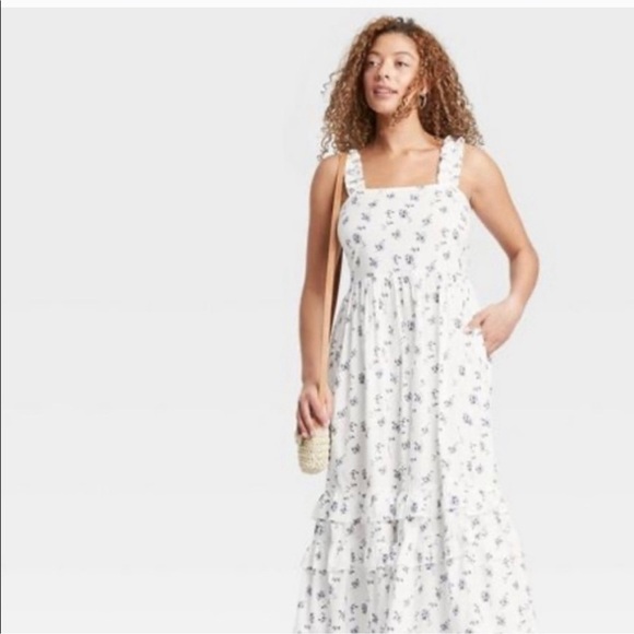 Universal Thread Maxi Dress Size 1X  White Blue Floral Tiered Sleeveless Flowy - Picture 2 of 13